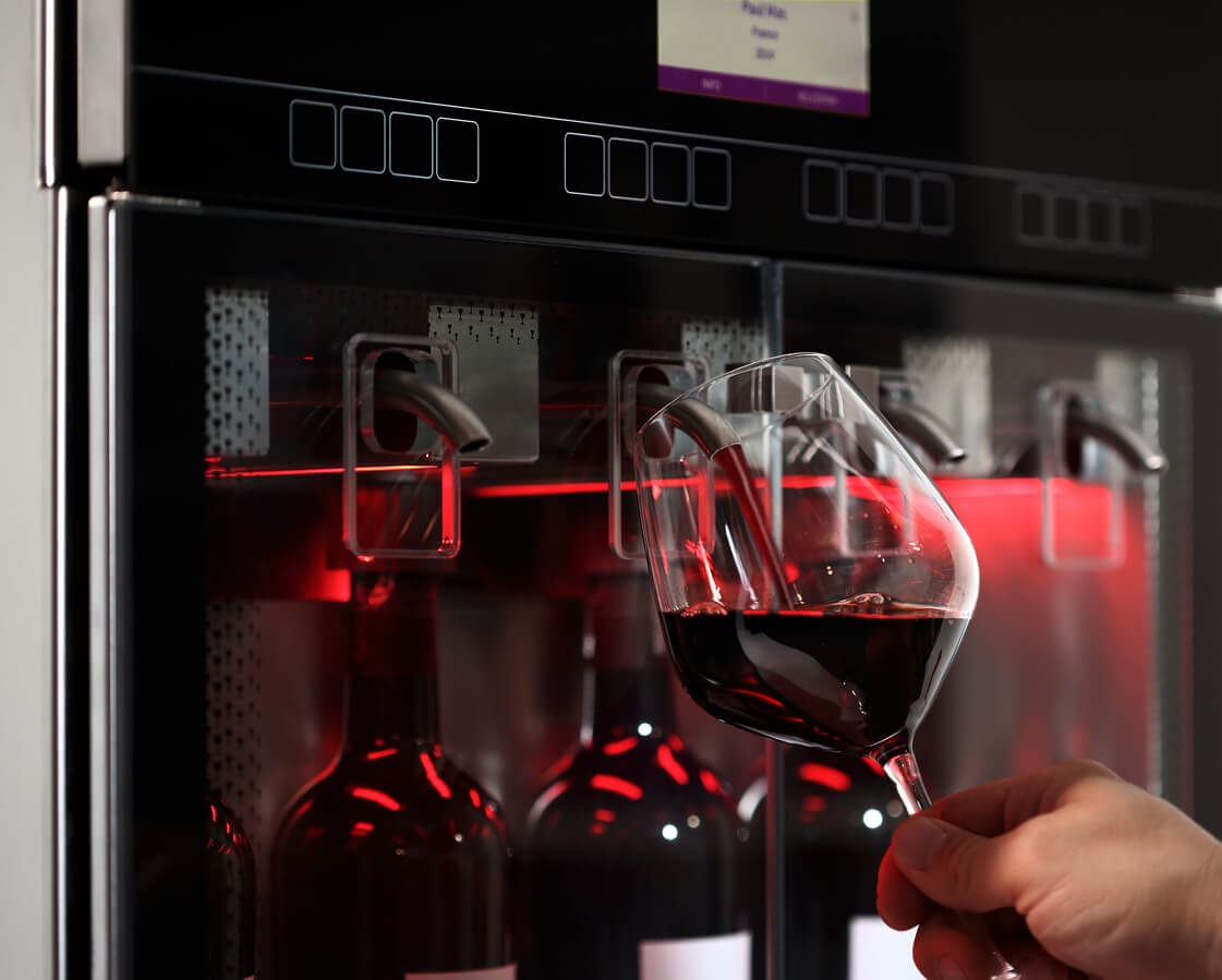 Ancien modèle : Distributeur de vin au verre bi-température 6 bouteilles  avec système de préservation et dispositif libre-service RFID WINE TASTE -  Ma Cave à Vin